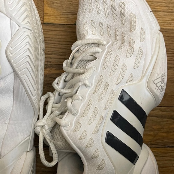 Size 8.5 Adidas Tennis Shoes - Picture 1 of 8